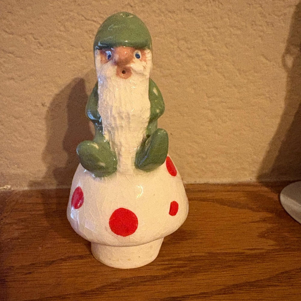 Vintage Pie Bird Vent Ceramic Elf Gnome on Toad Stool 4 inch